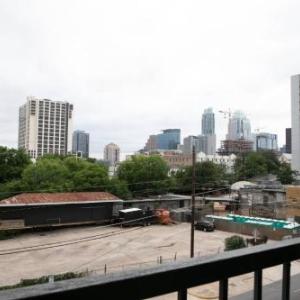 WanderJaunt - Luxe Downtown Austin Apts