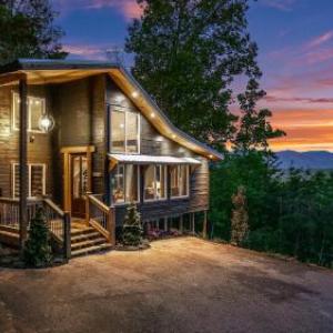Smoky Mountain tranquility Hot Tub 560 FREE tickets each paid day!!!