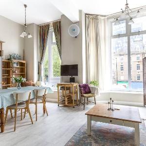 Bright Two BR Period Apartment in Whitechapel