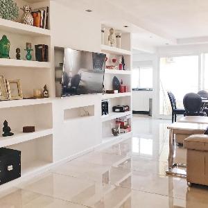 The White Apartment: Luxury Beach and Design