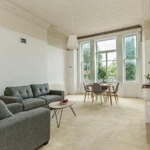 Spacious 1 Bedroom Period property in Hampstead