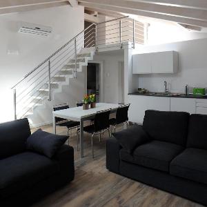 Suite W (mansarda in centro con garage privato)