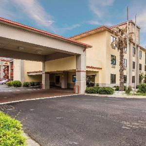 Quality Inn & Suites Fort Jackson Maingate