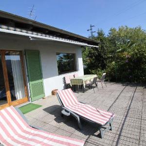 House with lake view and giardino