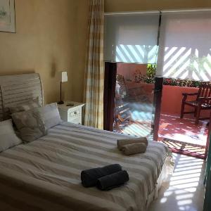 BEACH APARTMENT with free wifi/satellite tv; 150m from beach