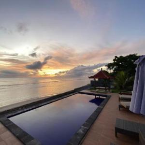 Cave Beach Bungalow