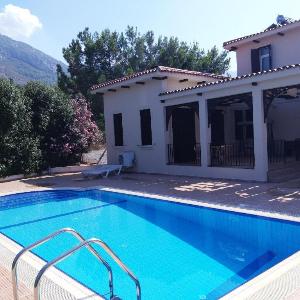 Villa Robertson in Girne with Private Pool 