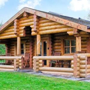 Cedar Log Cabin Brynallt Country Park