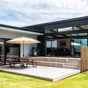 Farrant Drive - Sleeps 8 - Lake Views
