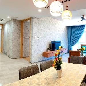 LUXURIOUS  SEAVIEW PRIVATE MARINA CONDOMINIUM