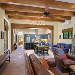 Casa Cuervo - Luxury Home With Gorgeous Amenities a Block off Canyon Rd.