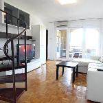 Three-Bedroom Spacious Modern Apartment SS1 Letalisce Porforoz