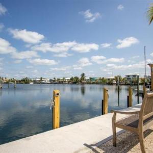 Reel Paradise II 2bed/2bath half duplex with dockage