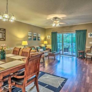 Myrtlewood Resort Condo with Games Less Than 2 Mi to Beach!