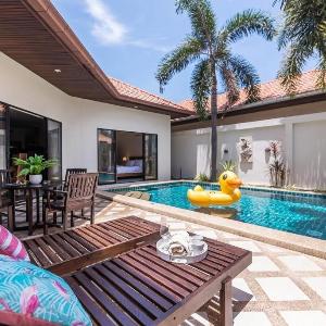 AnB poolvilla 2BR with private beach in pratamnak