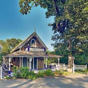 Oak Bluffs Gingerbread House - Walk Everywhere! home