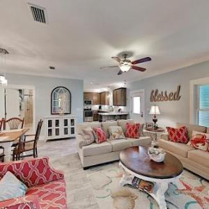 Stylish Beach Cottage with 2 Pools & Screened Deck cottage