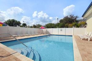 Days Inn & Suites by Wyndham Lakeland, Lakeland