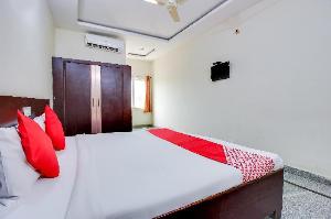 OYO 71559 HOTEL AITHIDI GRAND KODADA, Kondapur