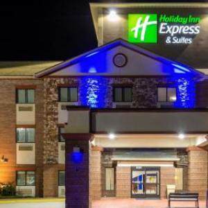 Holiday Inn Express and Suites Olathe South