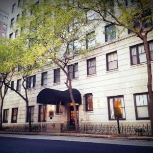 Hotels near Vic Theatre - Dewitt Hotel & Suites