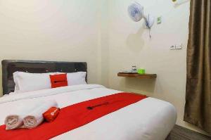 RedDoorz Syariah near Lubang Jepang Bukittinggi, Bukittinggi