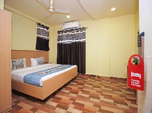 OYO 9563 Hotel RR Residency, Suntikoppa