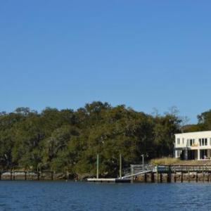 Hotels near Joseph P Riley Jr Park - Waterway