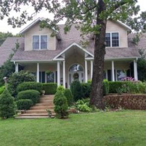 Seymour Hotels Deals At The 1 Hotel In Mo Swan Song Inn