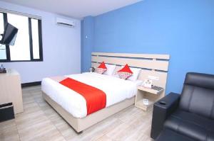 OYO 592 Budget Hotel by the Harbour, Padang