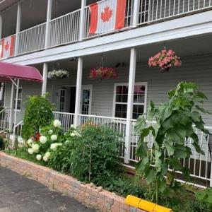 Hotels near Molson Canadian Centre at Casino New Brunswick - Midtown Motel & Suites