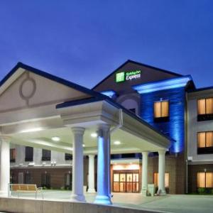 365 Sports Complex Inman Hotels - Holiday Inn Express Hotel & Suites Mcpherson