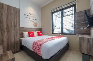 Vaccinated Staff - OYO 3246 Walnut Inn G-10, Karawang