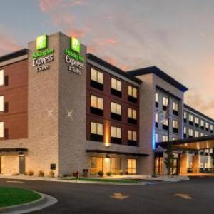 Holiday Inn Express & Suites Racine