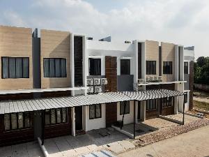 OYO 3251 D'daun Inn, Karawang