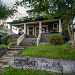 Hotels near Polaris Hall Portland - Travelers' House