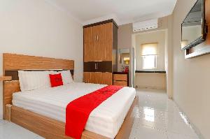 RedDoorz Plus near Palembang Square Mall, Palembang