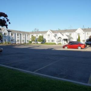 Hotels near Riviera Theatre North Tonawanda - Center Way Hotel Tonawanda