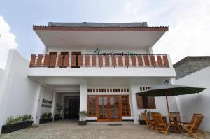 Vaccinated Staff-OYO 3309 Forrest inn, Kediri