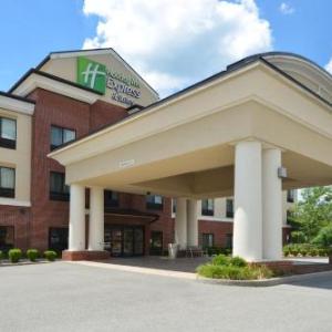 Holiday Inn Express & Suites Fairmont