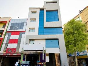 Vaccinated Staff- OYO 71039 Vasudha Residency, Kakinada