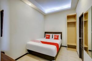 Vaccinated Staff - OYO 3426 Innova Suites Home, Tegal