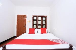 OYO Flagship 45302 Kaveri Tourist Home Guruvayur, Thrissur