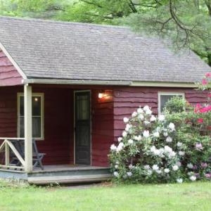 Hotels near Bearsville Theatre - Phoenicia Lodge