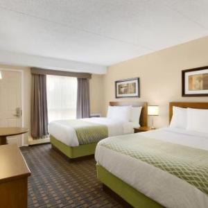 Colonial Square Inn & Suites