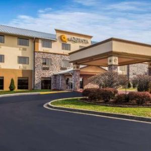 Hotels near Wright State University - La Quinta Inn & Suites by Wyndham Fairborn Wright-Patterson