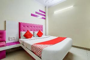 Vaccinated Staff- OYO 75948 Hotel Tushar Continental, New Delhi