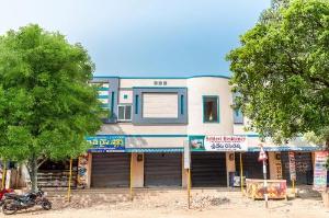 SPOT ON 62038 Sri Devi Residency, Kakinada
