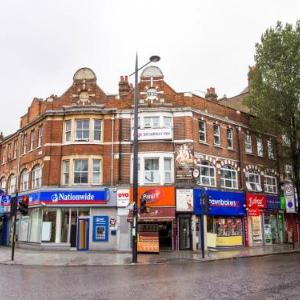 Hotels near Boston Manor Park - Broadway Inn