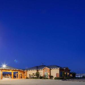 Freer Hotels Deals At The 1 Hotel In Tx Best Western Windwood Inn Suites